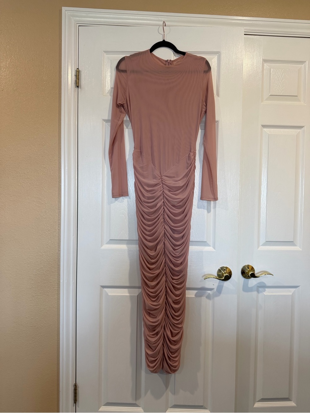 naked wardrobe Dusty Rose Long-Sleeve Ruched Maxi Dress